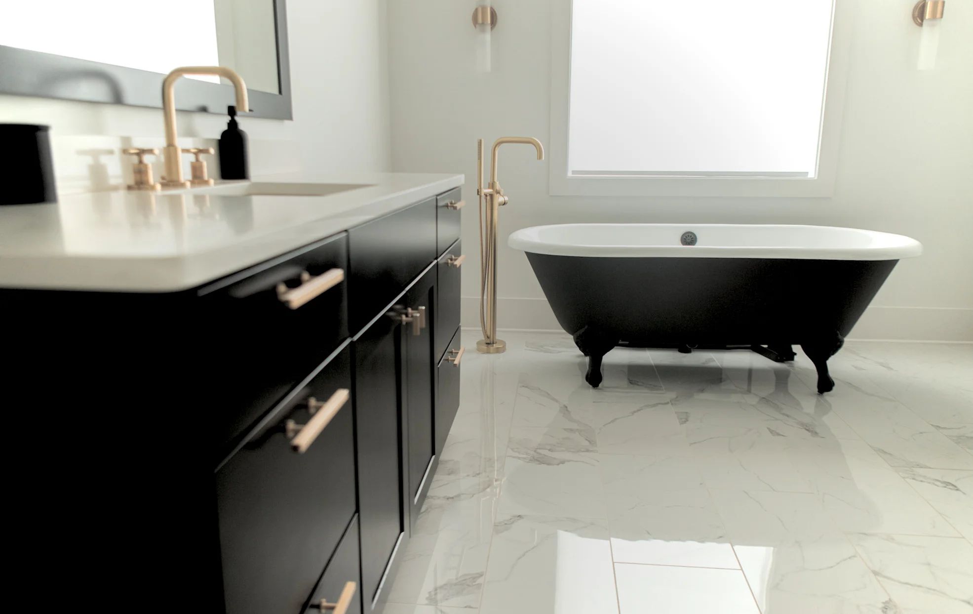 modern bathroom with chandelier and garden tub